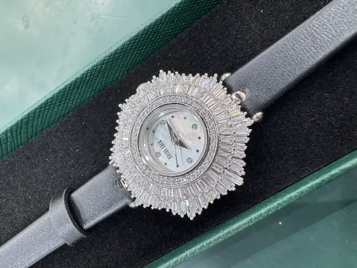 Montre tendance pour femme 013596