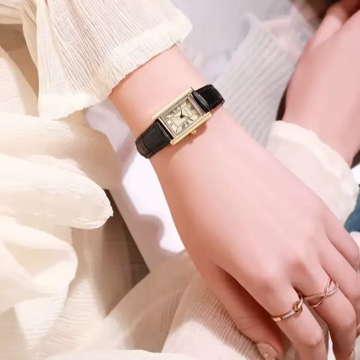 Montre vintage à quartz pour femme avec bracelet en cuir argent or rose élégante pour occasions spéciales mode décontracté