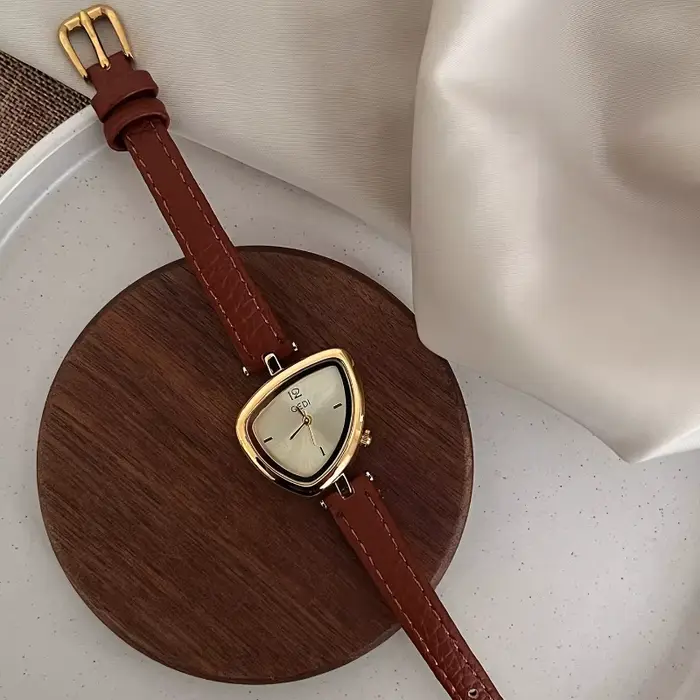 Montre de luxe en laiton avec bracelet en cuir pour femmes élégantes occasions spéciales quartz bronze café ivoire multicolore rose