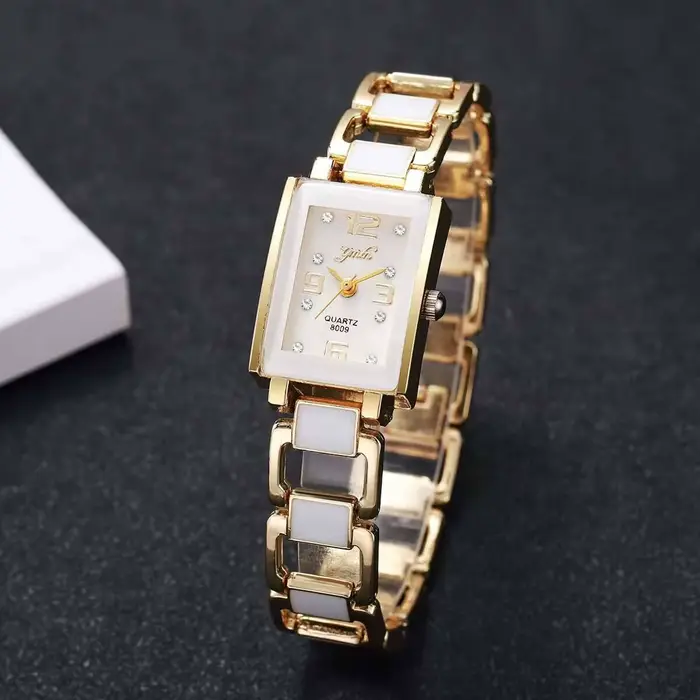 Montres carrées élégantes pour femmes