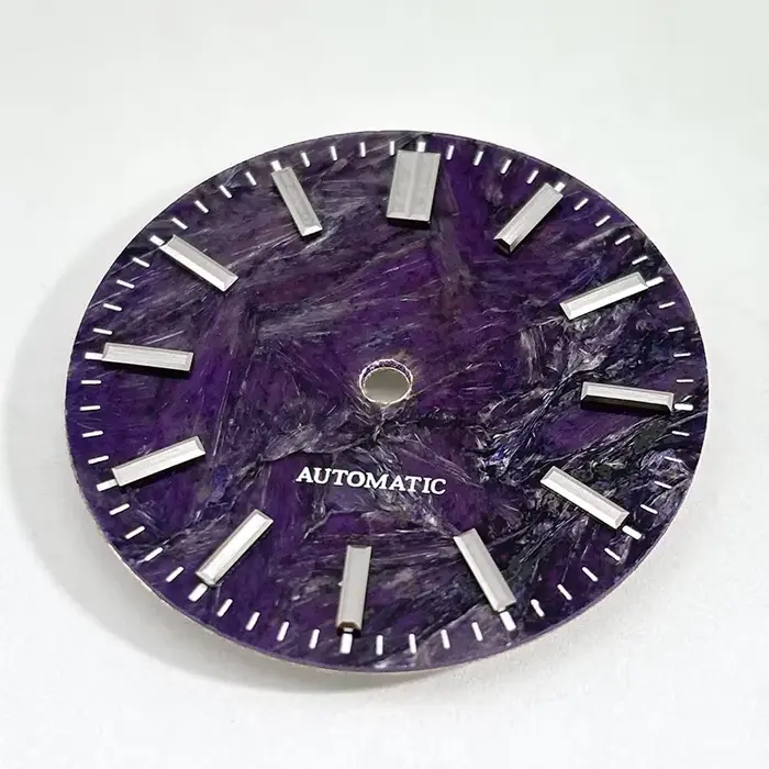 Visage de montre en pierre violette naturelle élégant pour femmes avec mouvement mécanique NH38/NH35 pour mariage et occasions spéciales