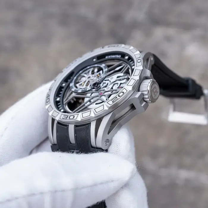 Montre militaire mécanique OBLVLO avec cadran argenté, aiguilles lumineuses, bracelet en silicone robuste et boucle ardillon pour homme occasions spéciales