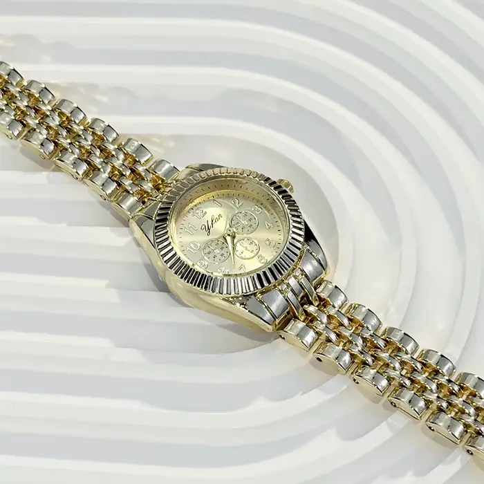 Montre pour femme élégante à cadran circulaire minimaliste de luxe avec bracelet en métal