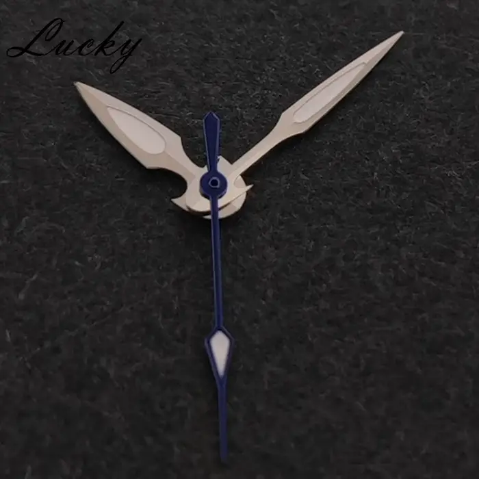 Aiguilles de montre lumineuses vertes