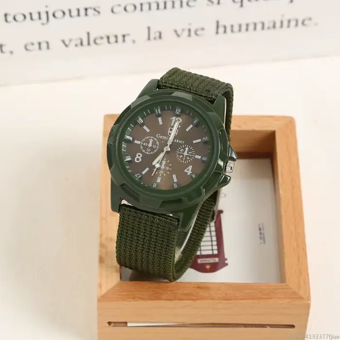 Montre à quartz avec bracelet en toile en tissu pour homme