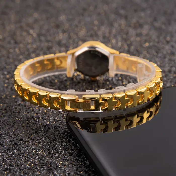Top marque femmes montre de luxe Bracelet en or montres Quartz montre-Bracelet pour femme mode élégante dames