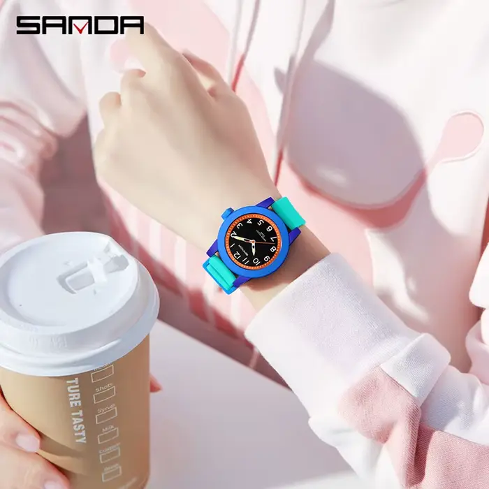 Montre en caoutchouc édition limitée avec écran tactile pour enfants et adultes, résistante à l'eau, pour les occasions spéciales et les activités outdoor