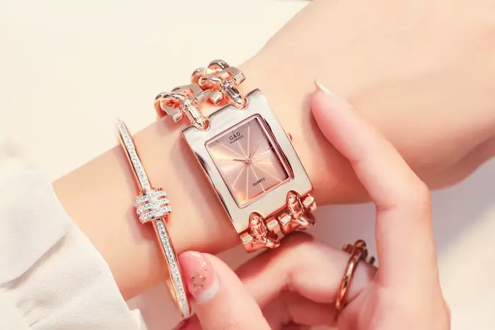 G & D-Montre en diamant pour femme