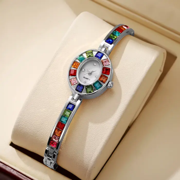 Montre de luxe en strass pour femmes élégante et sophistiquée à offrir pour diverses occasions spéciales