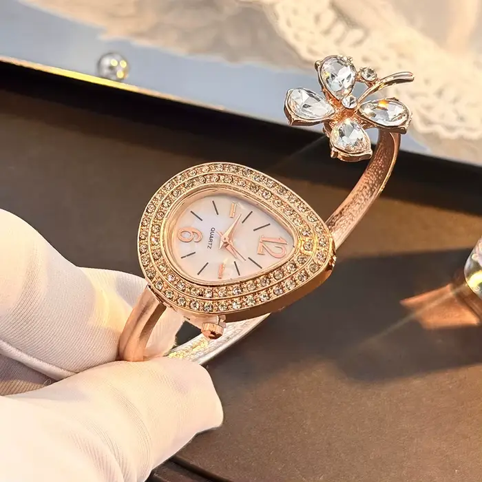 Montre à Quartz pour Femmes Luxe Trèfle à Quatre Feuilles Élégante Haute Esthétique Bracelet en Alliage Occasions Spéciales