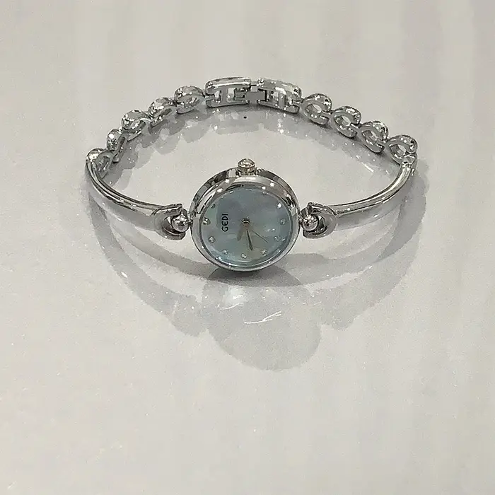 NOUVEAU Bracelet-montre minimaliste pour femmes