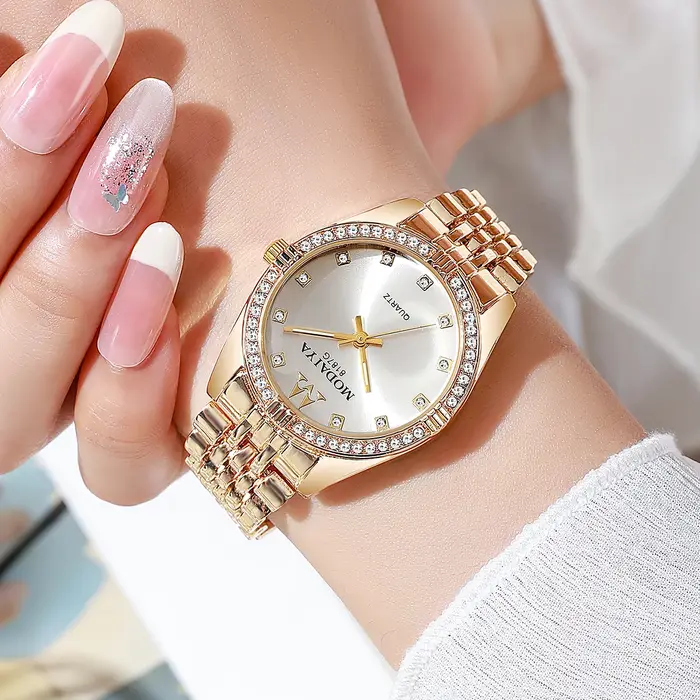 Montre en acier inoxydable pour femmes avec strass scintillants et affichage numérique pour occasions spéciales
