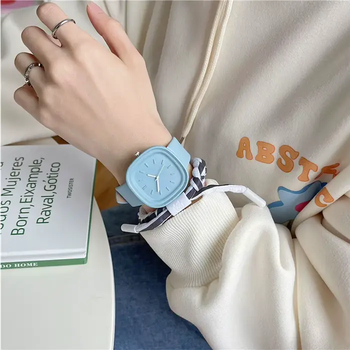Montre carrée Macaron pour femme