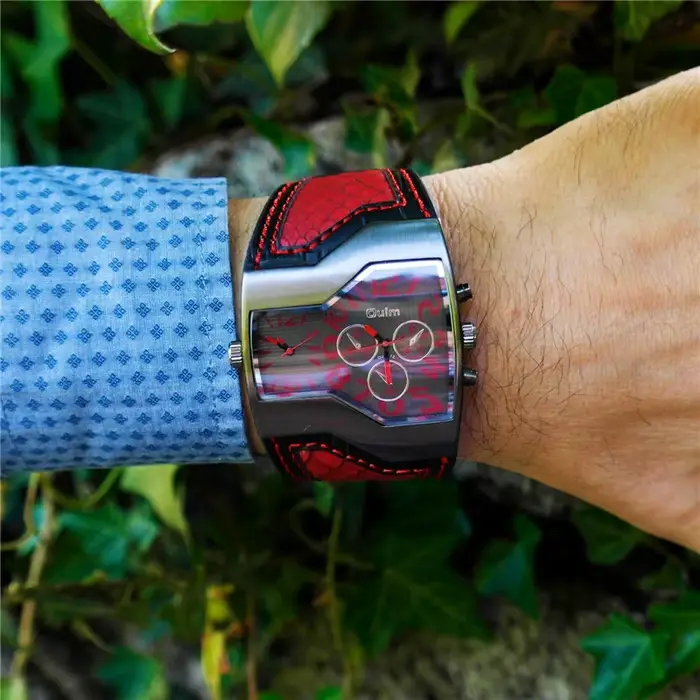 Montre homme Oulm HP1220 à Quartz design unique deux fuseaux horaires confortable bracelet robuste pour sportifs et voyageurs
