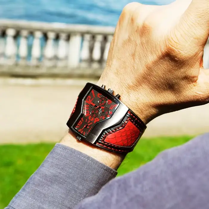 Montre Militaire Oulm à Quartz Design Unique Bracelet en Cuir Pour Homme Occasions Spéciales Chronographe et Boussole Intégrée