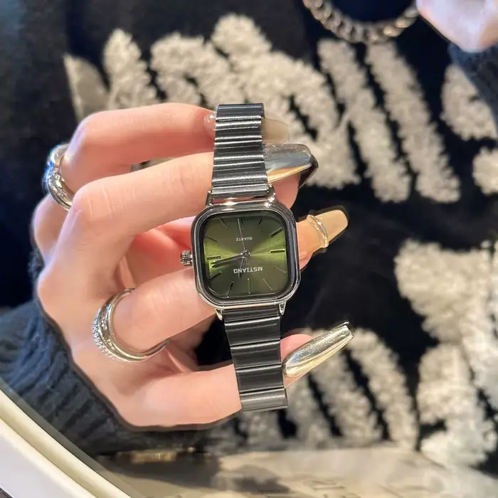 Offre spéciale marque de luxe montre noire femmes mode montres à Quartz dames réglable bracelet en acier inoxydable