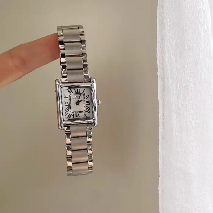 Montre en acier inoxydable rose vintage pour femmes occasion spéciale élégante à offrir quartz affichage chiffre romain
