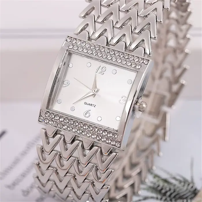 Montre bracelet de luxe en or pour dames