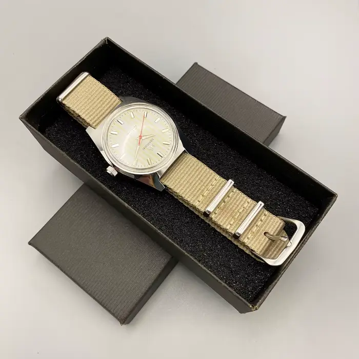 Montre Bauhaus Design Shanghai 7120 36MM pour homme