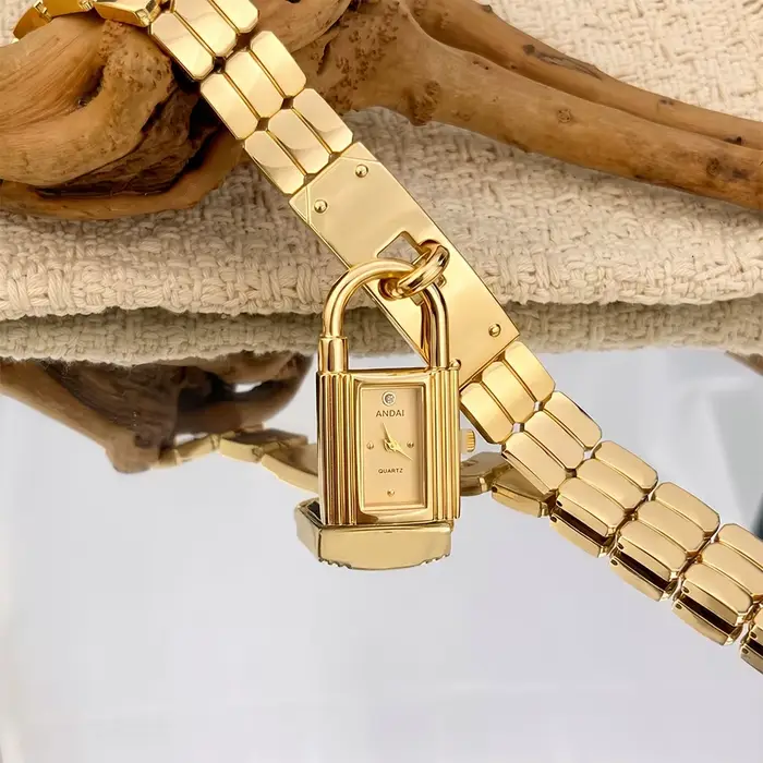 ‌ Montre en or - Montre tendance pour femme avec cadran en forme de cadenas créatif