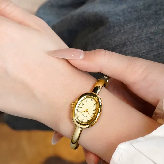 Montre de luxe femme ovale en or forme baignoire bracelet inspiration vintage quartz unique 2025
