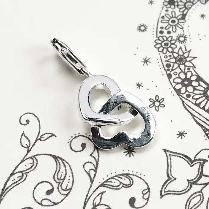 Pendentif deux cœurs entrelacés