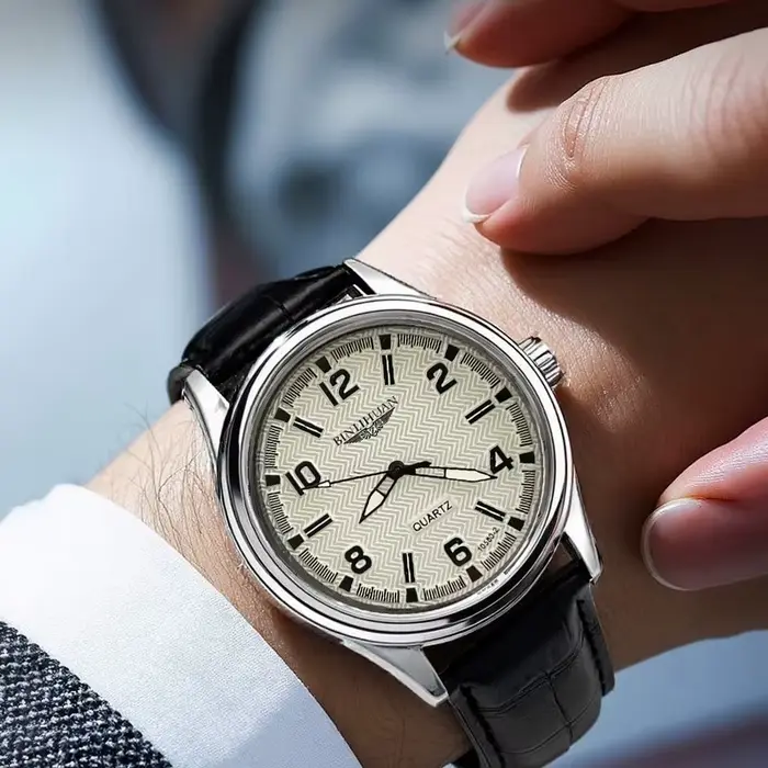 Montre quartz homme style fashion casual bracelet cuir boucle ardillon résistante à l'eau pour hommes occasions spéciales