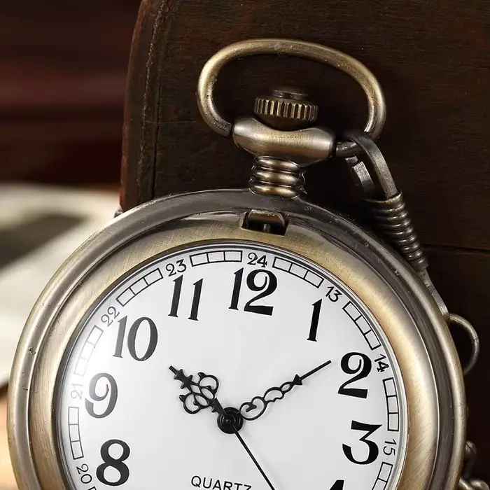 Montre de poche vintage en bois avec chaîne et pendentif Steampunk pour homme et femme occasions spéciales cadeau anniversaire fête des pères Noël