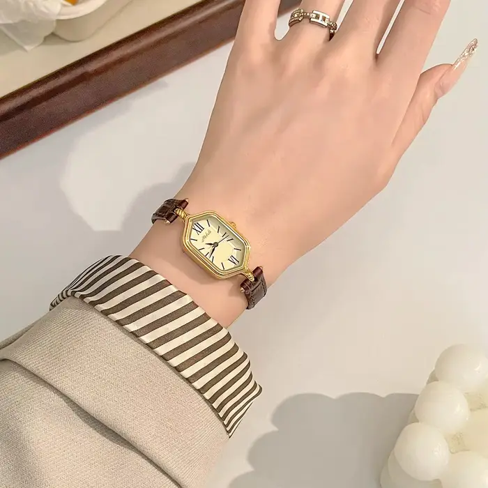 Montre de luxe numérique vintage de style romain pour femme résistante à l'eau et élégante bracelet en cuir pour occasions spéciales