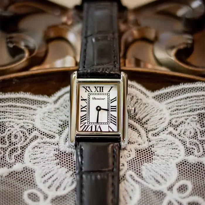 Montre rectangulaire pour femmes Simple rétro cuir romain tempérament affaires lumière luxe Niche dames montres Relógio Feminino
