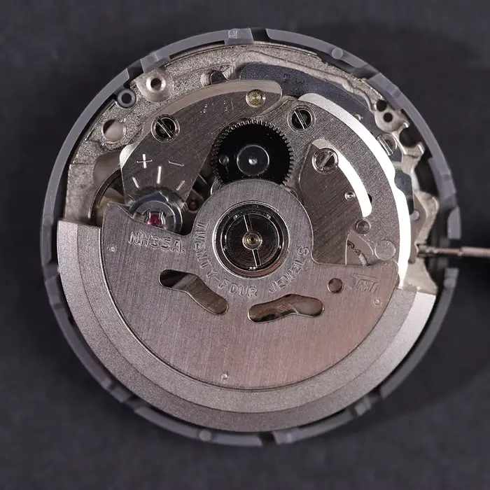 Mouvement mécanique NH35 24 bijoux haute précision avec roue de date blanche pour montres automatiques homme femme occassions spéciales