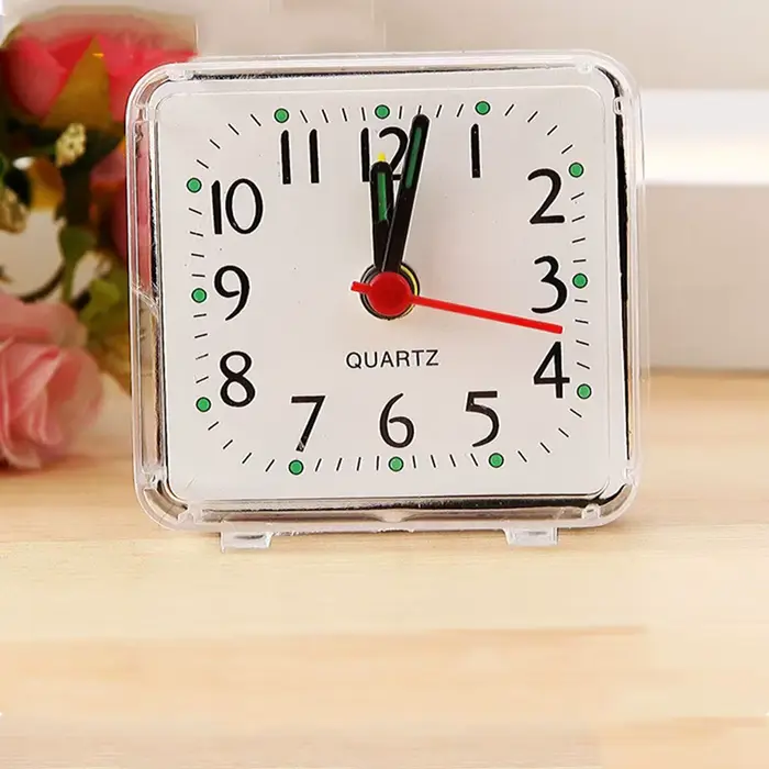 Petite horloge de chevet silencieuse pour chambre à coucher
