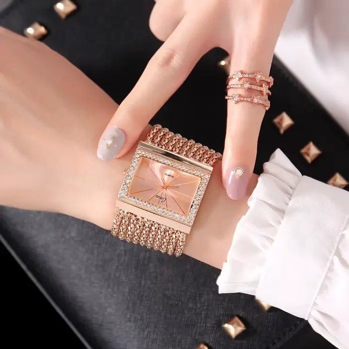 Montres-bracelets en acier pour femmes