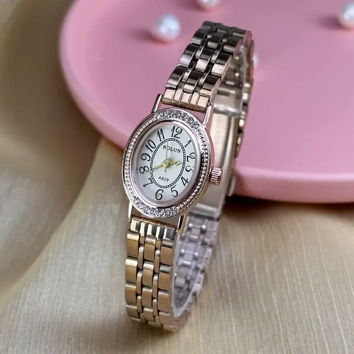 Femmes élégantes diamant ovale montre femme