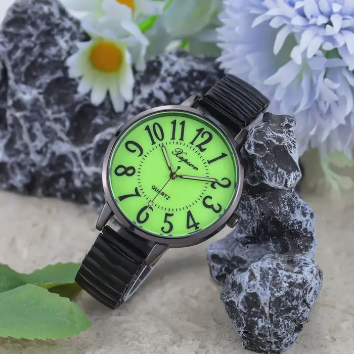 Montre à bandes élastiques lumineuse en alliage pour femmes, quartz, style mode et casual, cadran lumineux, bracelet confortable, occasion spéciale