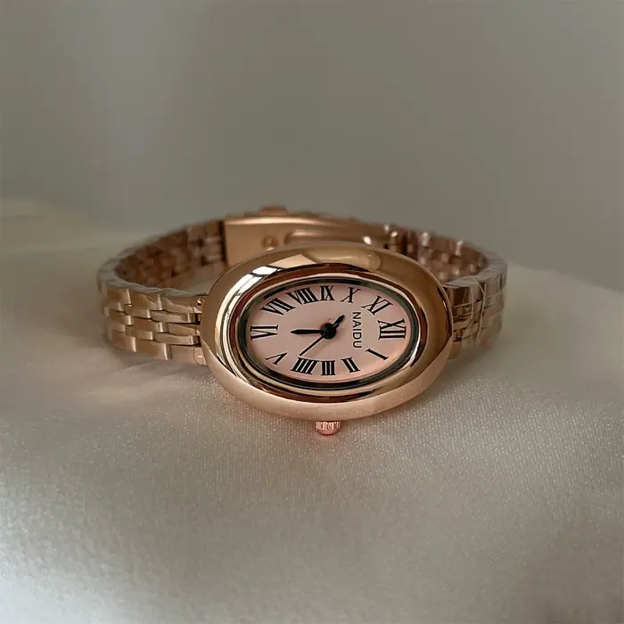 Offre spéciale montre de mode pour les femmes mi-ancien Style cadran ovale petite