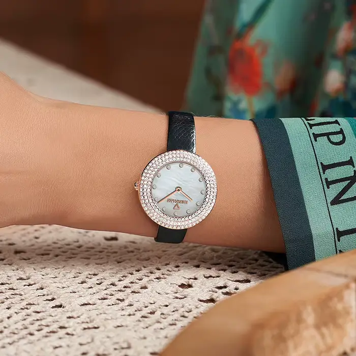 Montre à Quartz Entièrement en Diamant pour Femme Design de Bague Luxe Léger Étanche Occasions Spéciales
