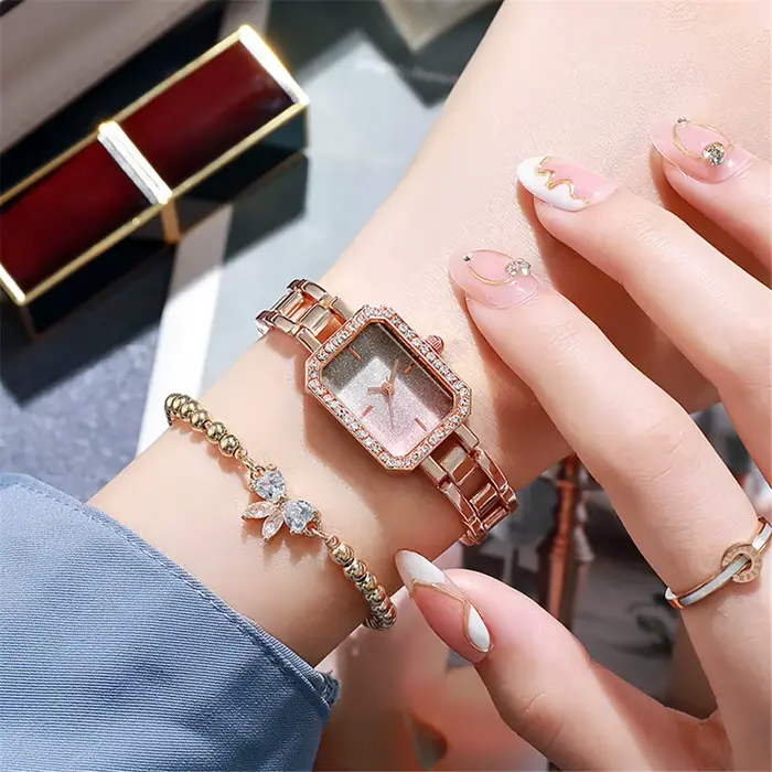 Luxe Montres de marque pour dames Mode Robes Carré Montre à quartz pour femmes en acier inoxydable