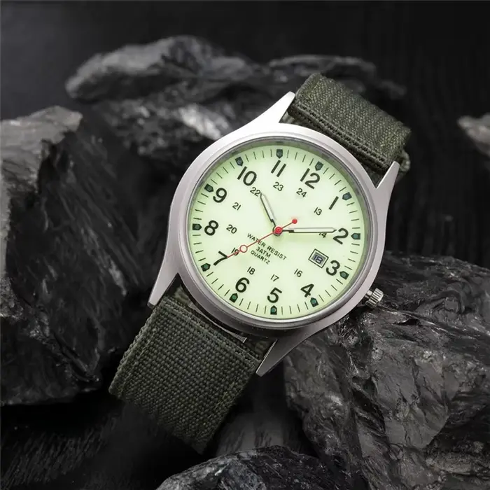 1 pièce / Lot Montres de marque pas chères pour hommes Montre Homme Mode Bracelet en nylon Sport Militaire Date Quartz Horloge Barato Erkek Saat Relogio