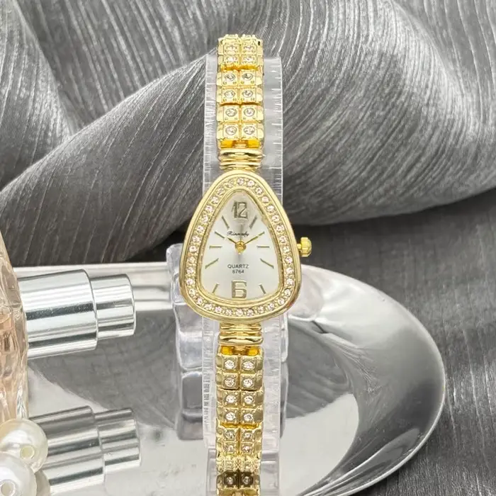 Montre bracelet serpent élégante