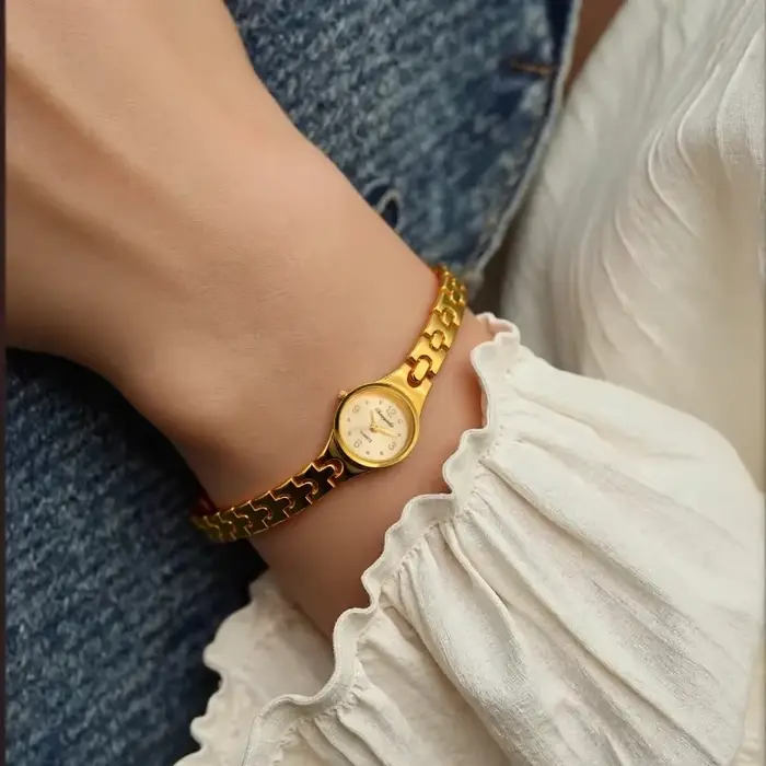 Top marque femmes montre de luxe Bracelet en or montres Quartz montre-Bracelet pour femme mode élégante dames
