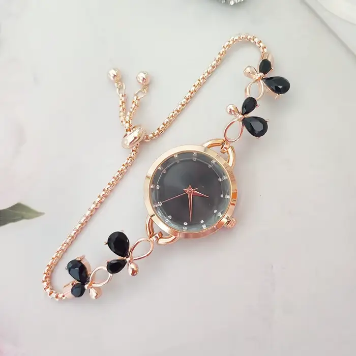 Montre réglable pour femmes avec petit cadran exquis et boucle rétractable pour usage quotidien et occasions spéciales