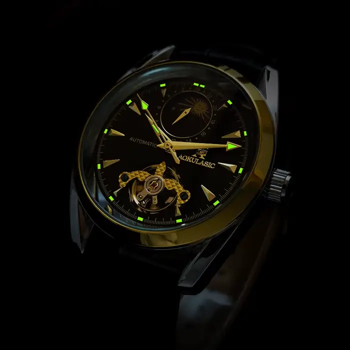 Montre mécanique automatique AOKULASIC pour homme résistante à l'eau et robuste pour occasions spéciales et détails de mode militaire et sportif