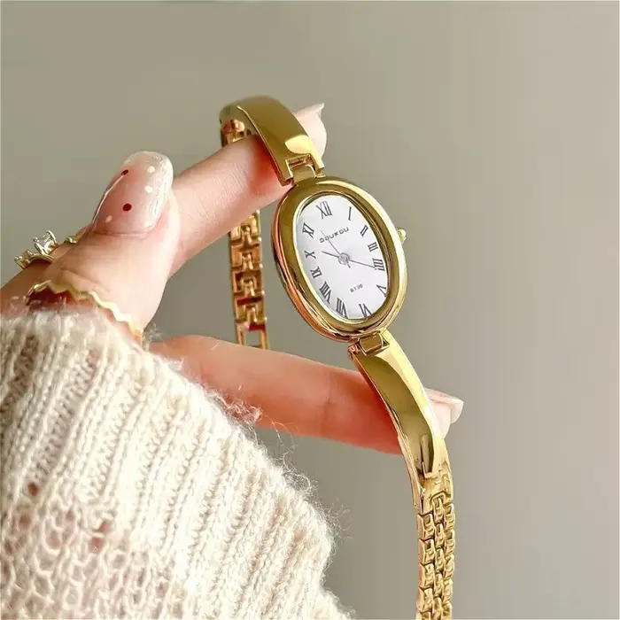 Célèbre marque femmes cadran ovale montres à Quartz de luxe dames Bracelet