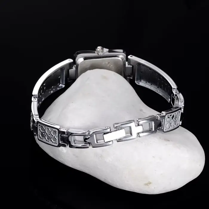 Or/argent femmes Vintage montres de luxe élégant Quartz mode Rectangle cadran montre sculpté motif Bracelet décontracté