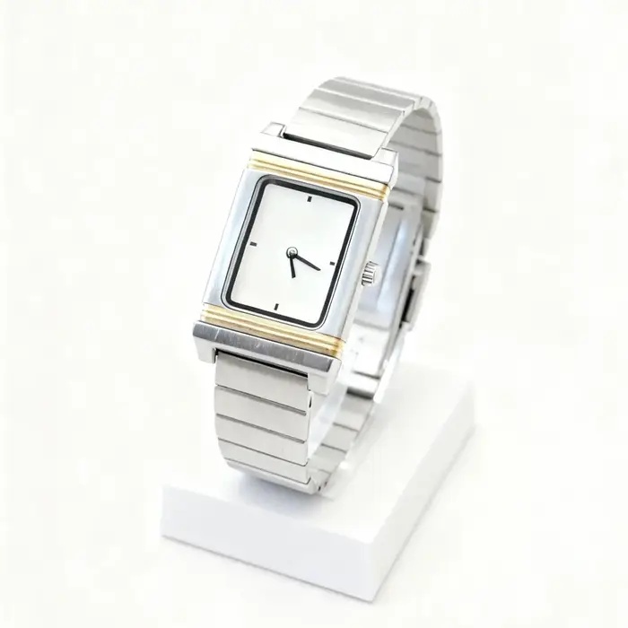 Cette montre à quartz Y2K est parfaite pour les couples. Il présente un boîtier rotatif double face et est résistant à l'eau jusqu'à 30 mètres.