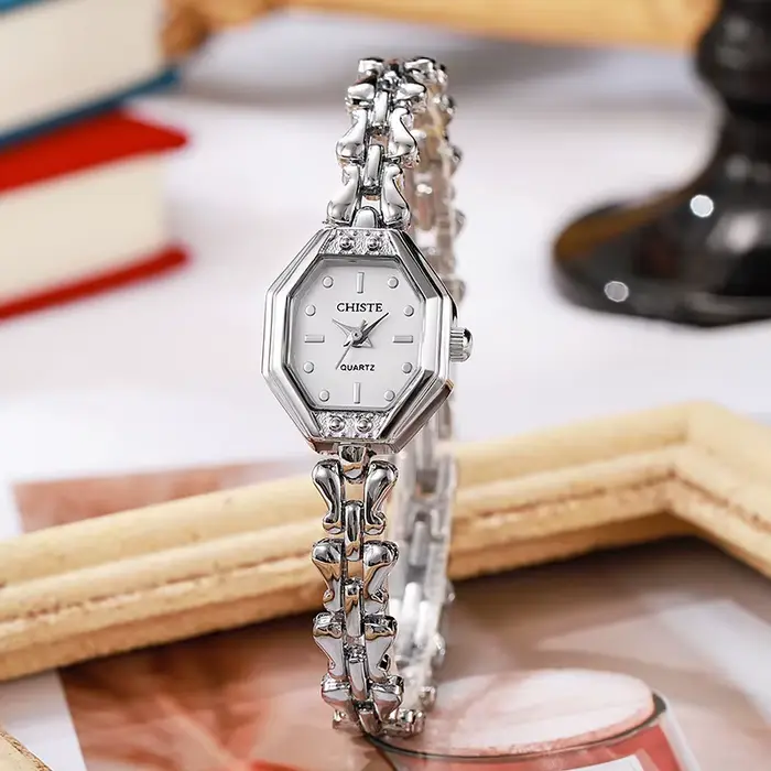 Haute qualité chanceux petit cadran carré rétro dames Montre Bracelets uniques bande