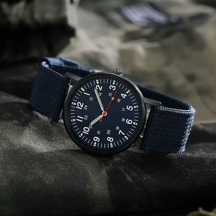 Montre numérique lumineuse en plastique avec bracelet en cuir pour homme, élégante et polyvalente pour tous les jours et occasions spéciales