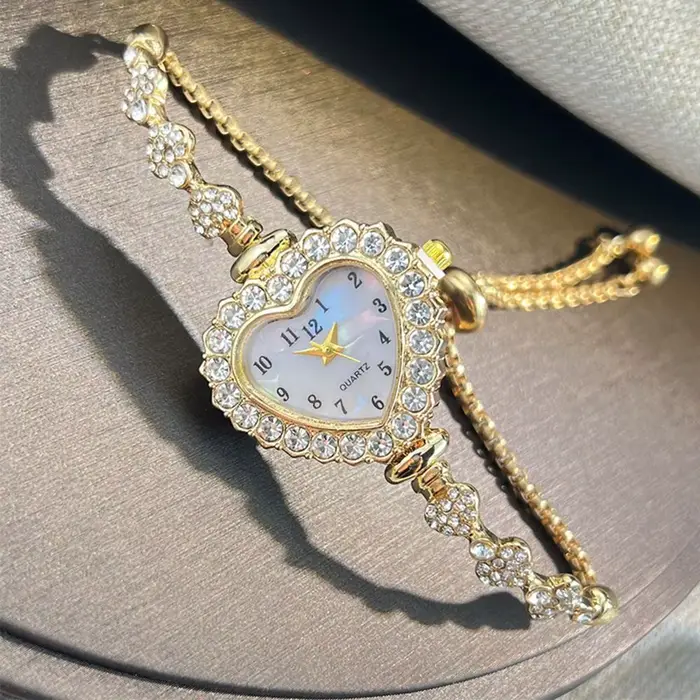 Nouvelles montres à Quartz en acier inoxydable montre en forme de coeur avec Bracelet réglable femmes montre-Bracelet décoration de poignet exquise