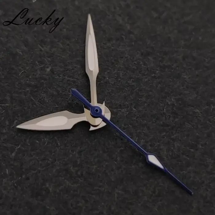 Aiguilles de montre lumineuses vertes